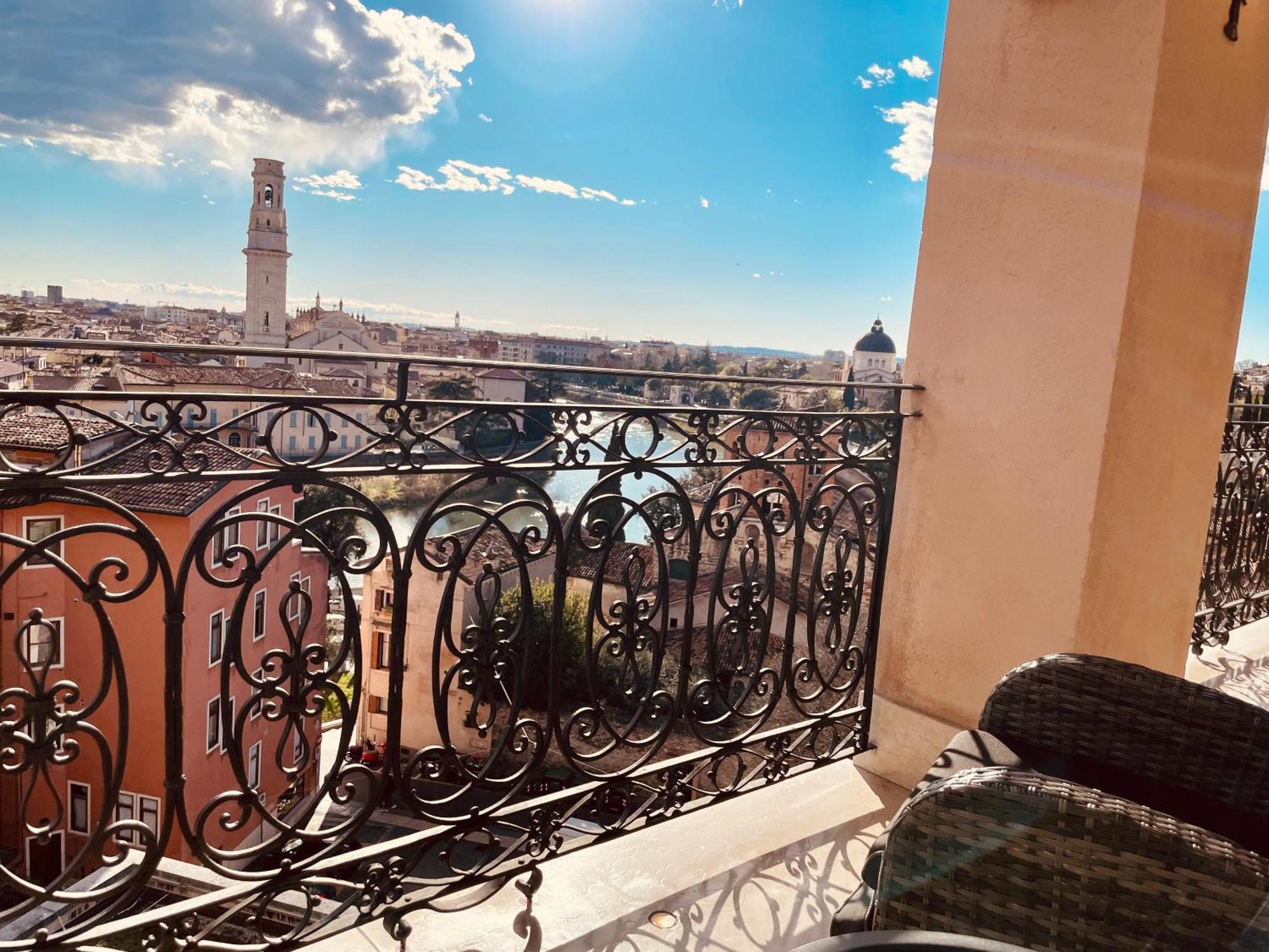 Relais Colle San Pietro Bed & Breakfast Verona Bagian luar foto