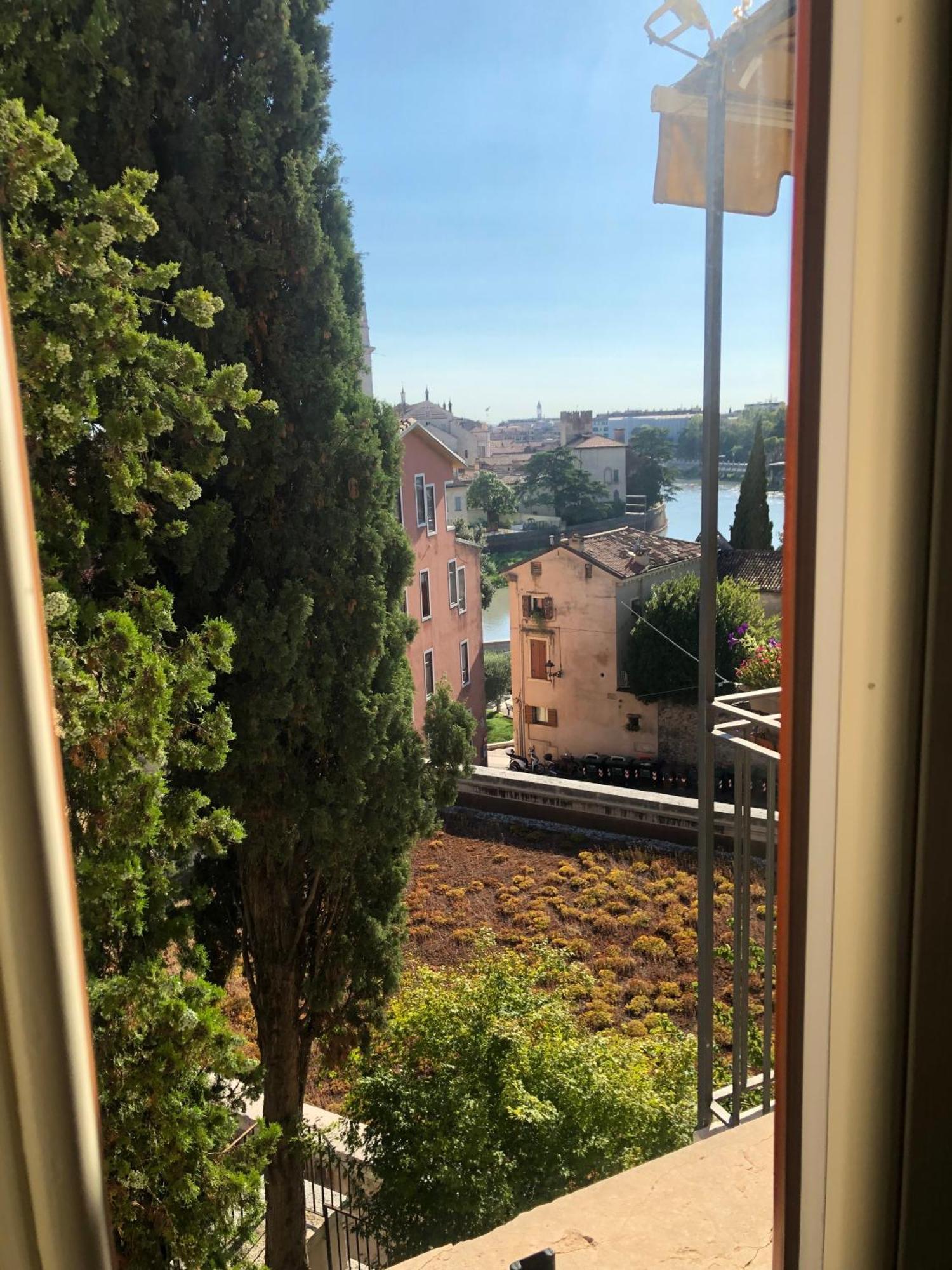 Relais Colle San Pietro Bed & Breakfast Verona Bagian luar foto