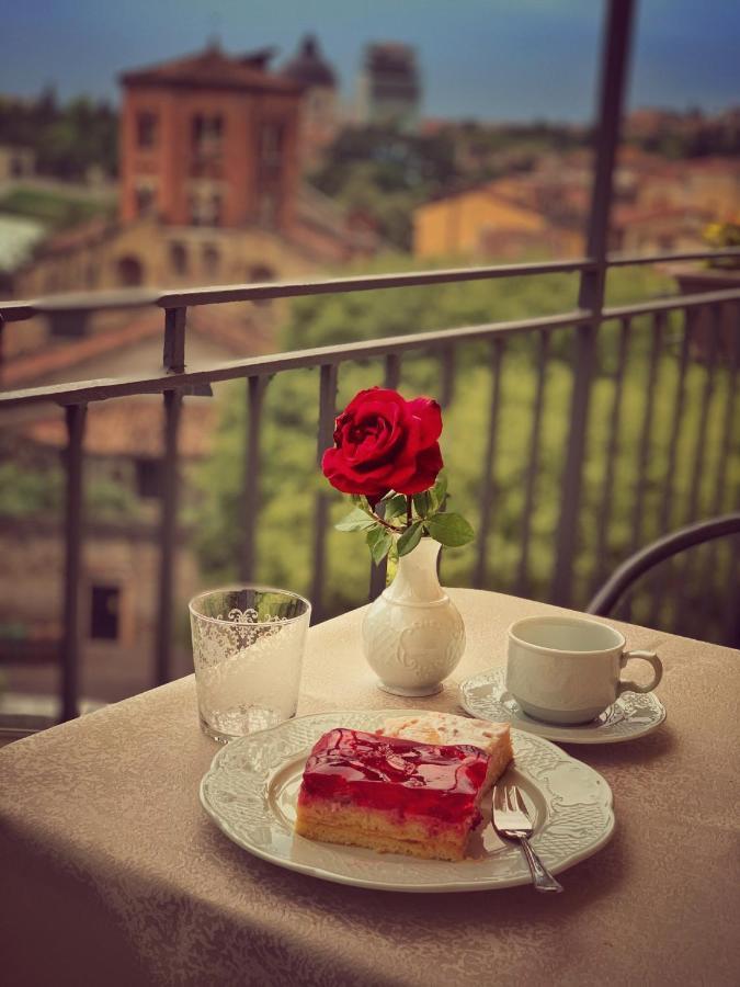Relais Colle San Pietro Bed & Breakfast Verona Bagian luar foto